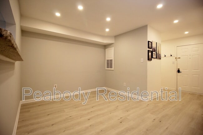 Building Photo - 2233 Lovedale Ln