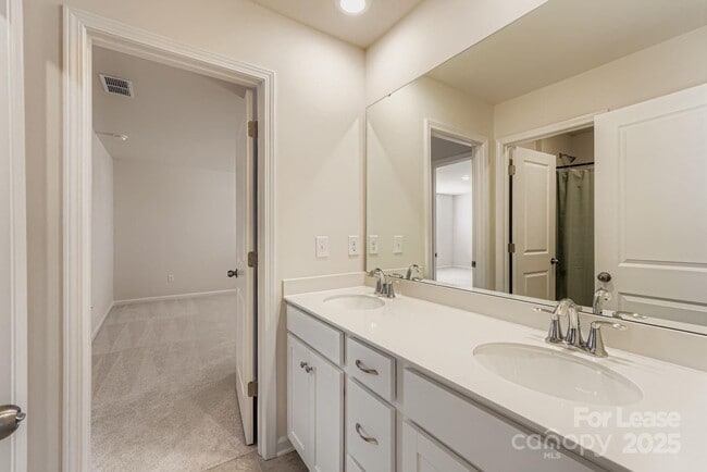 Building Photo - 398 Kennerly Center Dr