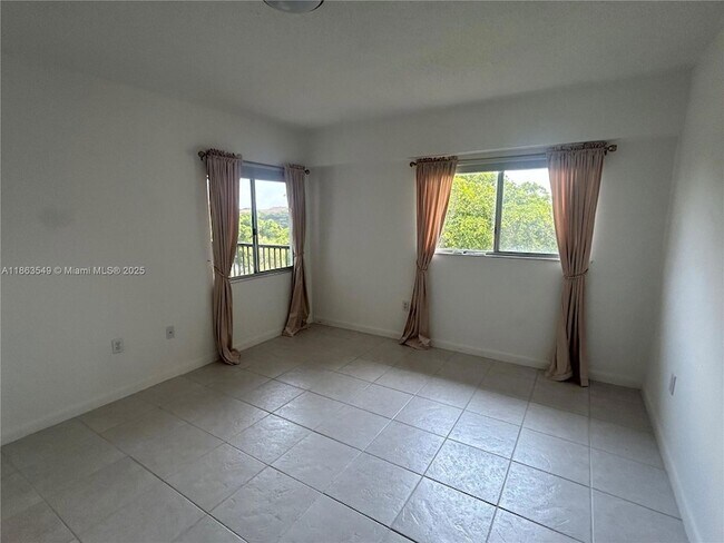 Building Photo - 901 SW 141st Ave
