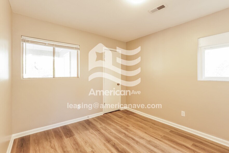 Building Photo - 2509 Parkway Dr