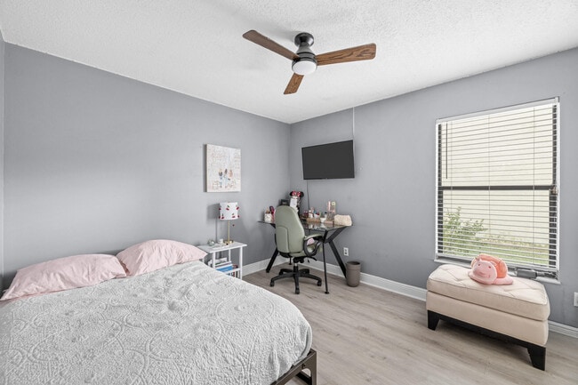 Building Photo - 1599 Bayridge Pl