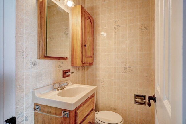 Building Photo - 3 Bed 1.5 Bath in Del City!