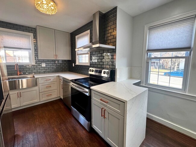 Building Photo - Beautiful and Spacious 4BD 2BA Single-Family Home in Arlington Heights