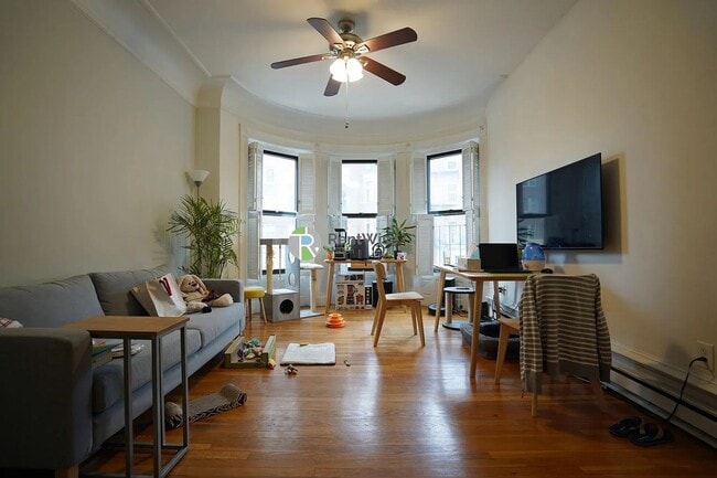 Building Photo - 531 Beacon St