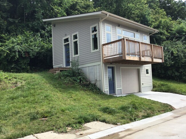 Primary Photo - 454 Conroy St