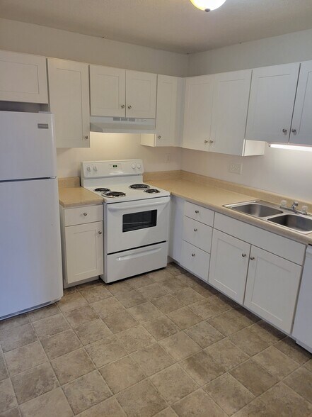 Building Photo - 500 Oxcart Rd