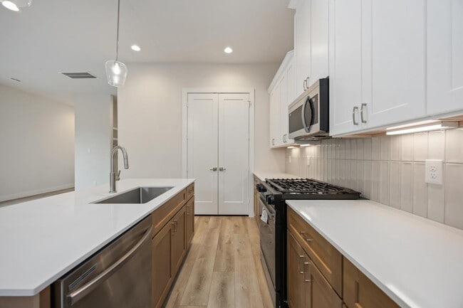 Building Photo - 6112 De Campo St