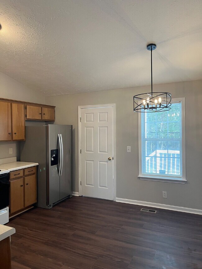 Building Photo - 805 Poplartree Ct