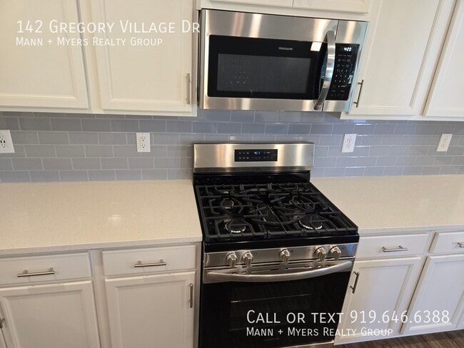 Building Photo - 142 Gregory Vlg Dr