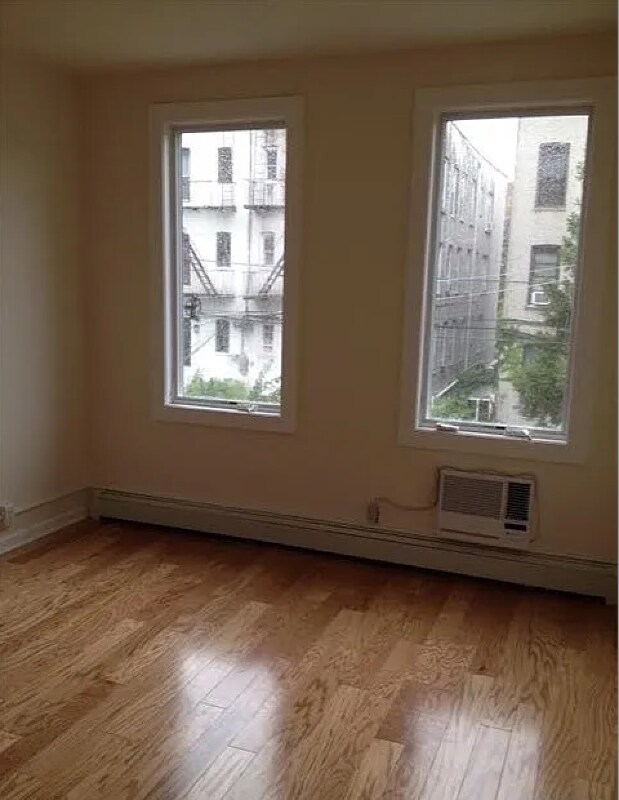 Building Photo - 48-29 40th St