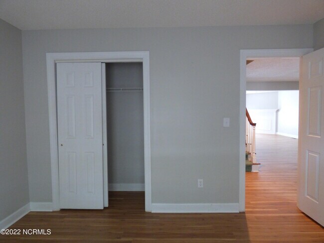 Building Photo - 245 Knoll Rd