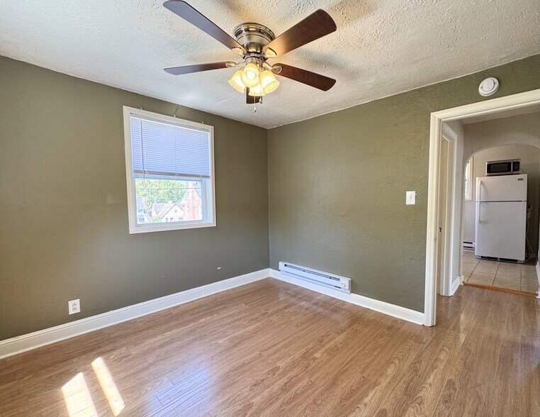 Building Photo - 321 S Walnut St