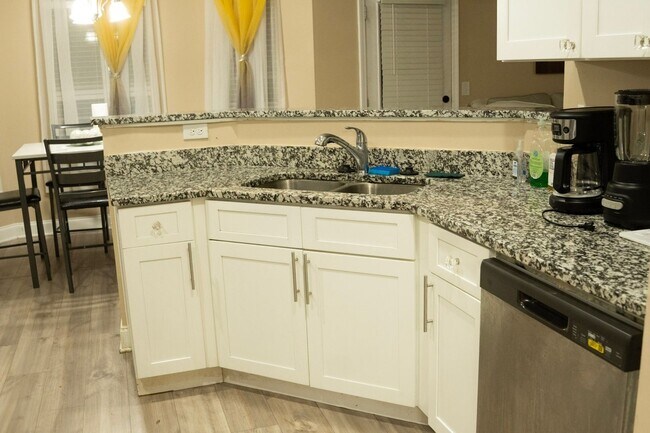 Building Photo - 3499 Henley St