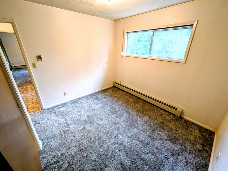 bedroom 3 - 2575 Yew Street Rd