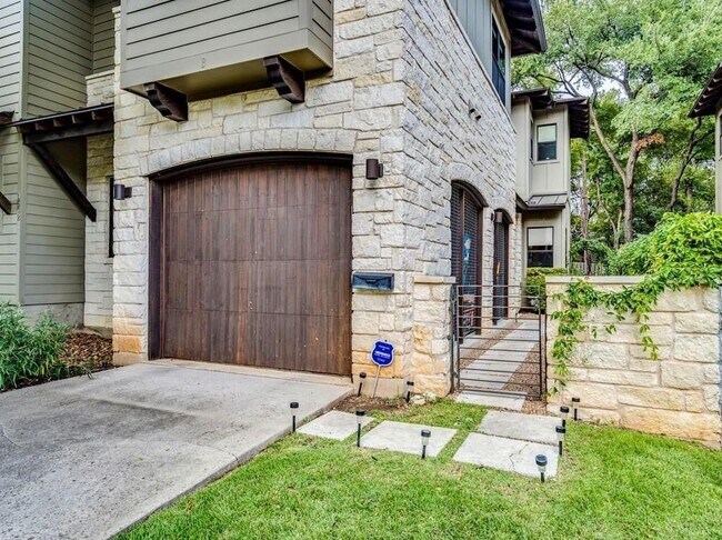 Building Photo - 1502 Barton Hills Dr