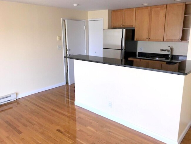 Building Photo - 70 Park St