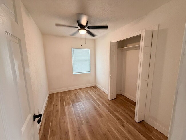 Building Photo - Home For Rent in Tampa - FULLY FENCED IN BACKYARD!