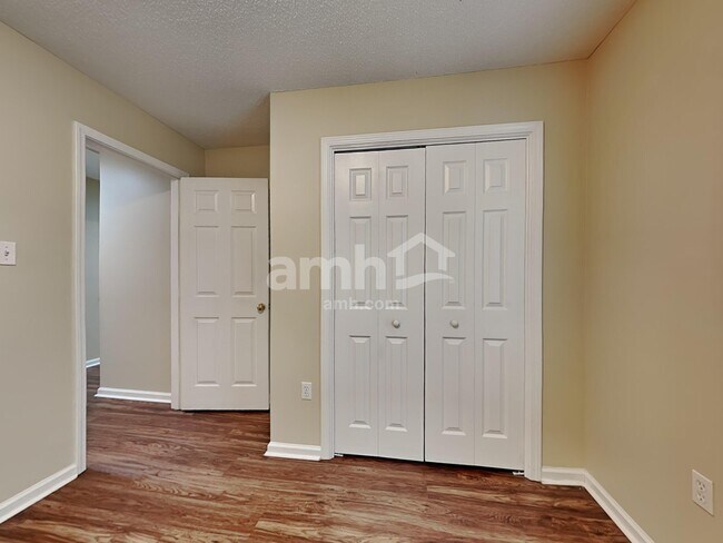 Building Photo - 130 Parkview Rd