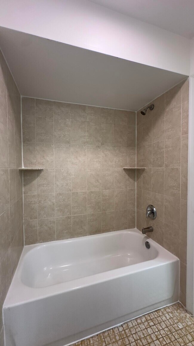 Building Photo - 9221 W Highland Pines Dr