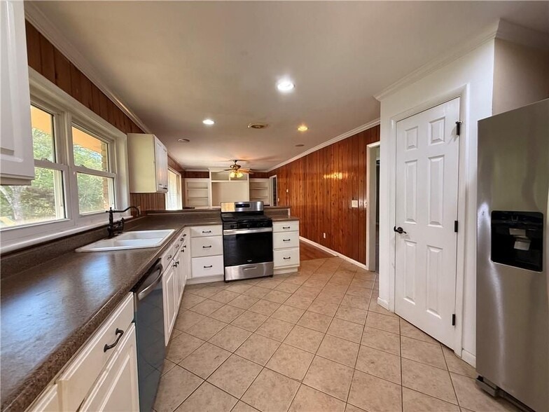 Building Photo - 1395 Siesta Ln