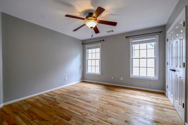 Building Photo - 3627 Chestnut Dr