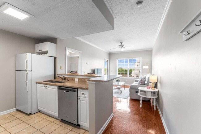 Building Photo - Beautiful One Bed One Bath Green Hills Condo