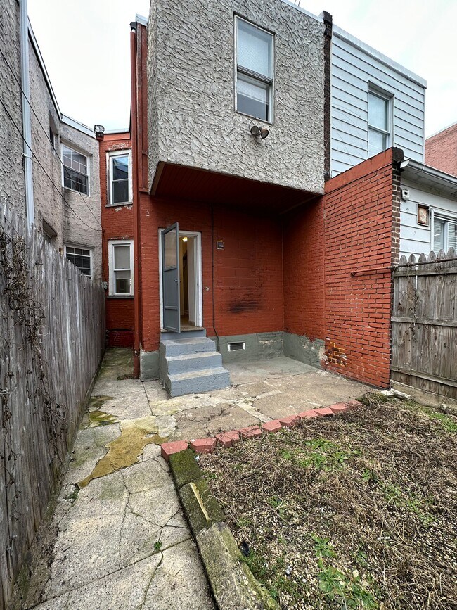 Building Photo - 3185 Tulip St