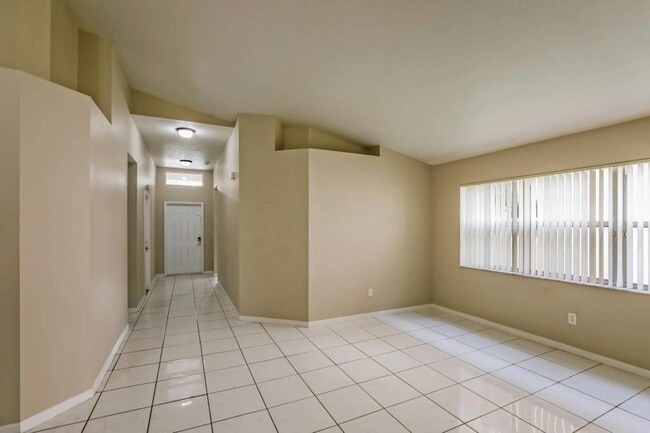 Building Photo - 1365 SW 106th Ave