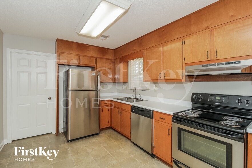 Building Photo - 420 Castlewood Rd