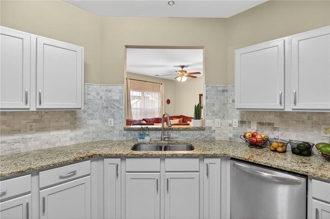 Building Photo - 94 Hill Crest Cir