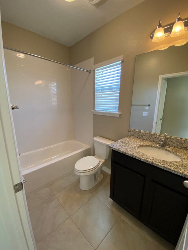 Building Photo - Brand New 1 Bedroom Unit in Laureate Park