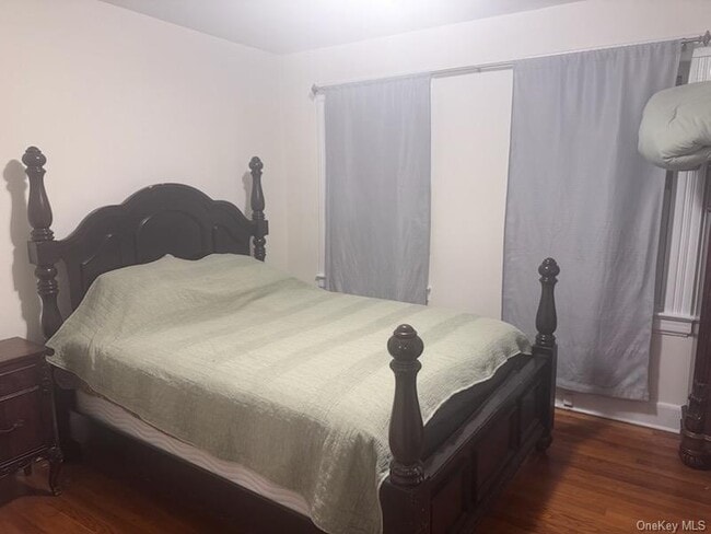 Building Photo - 72 Jerusalem Ave