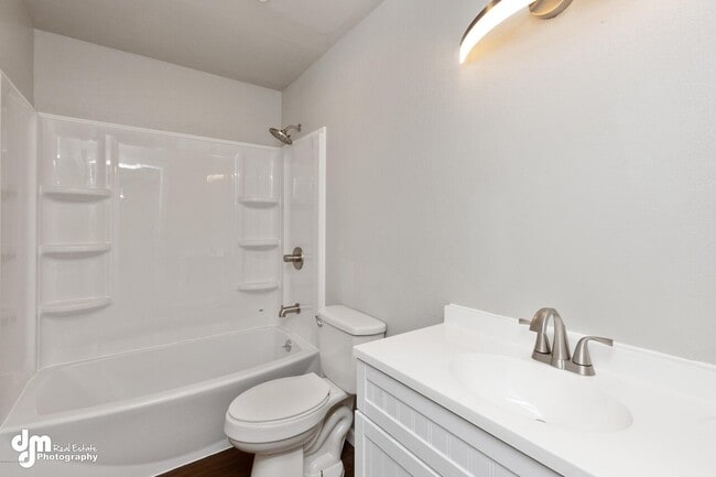 Building Photo - 838 Irwin St.