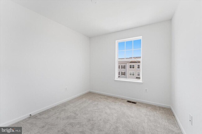 Building Photo - 501 Fontana Cir
