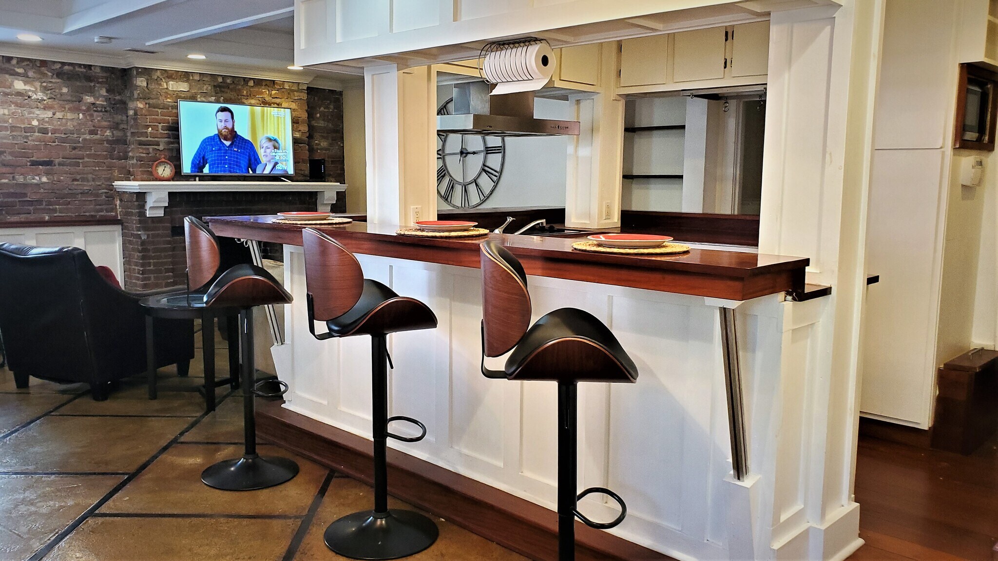 Breakfast bar - 101 W Oglethorpe Ave