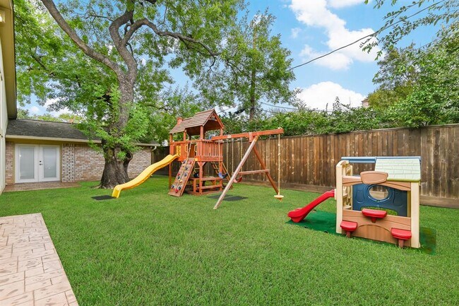 Building Photo - 8911 Birdwood Ct