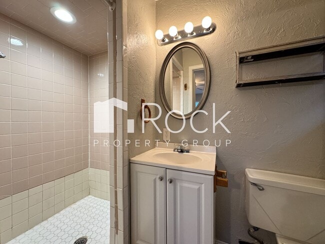 Building Photo - 3 Bedroom Home with Brand New Carpet *$300...