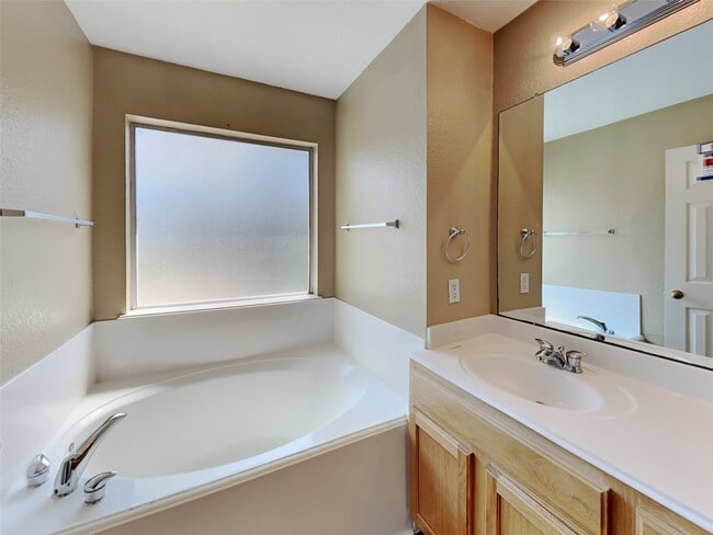 Building Photo - 3413 Stratford Ln