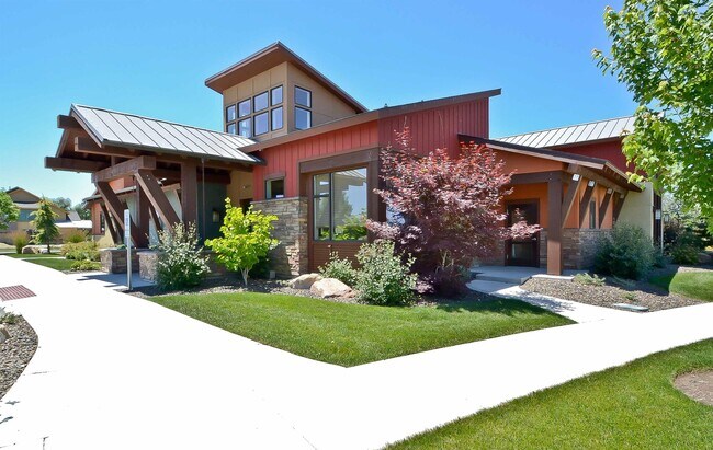 Building Photo - 931 S Lone Willow Ave