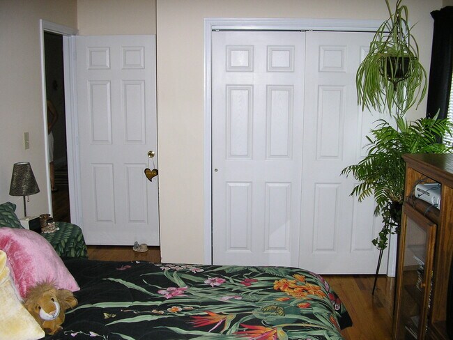 Building Photo - 1011 Ringwood Ave