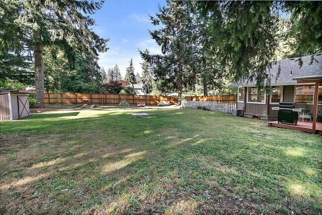Building Photo - Lakeside Living in Lacey's Lake Forest Nei...