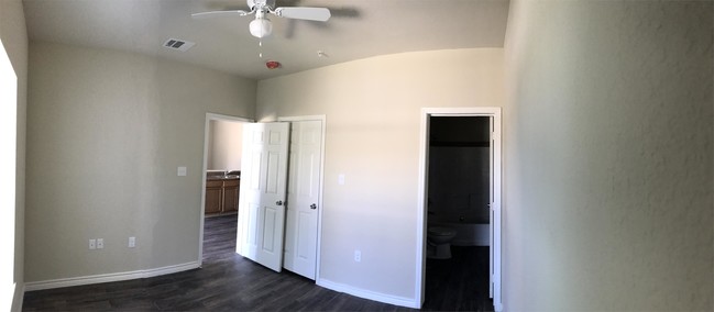 Building Photo - 7914 W Military Dr