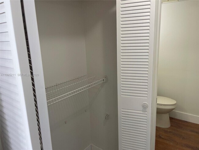 Building Photo - 3199 Foxcroft Rd