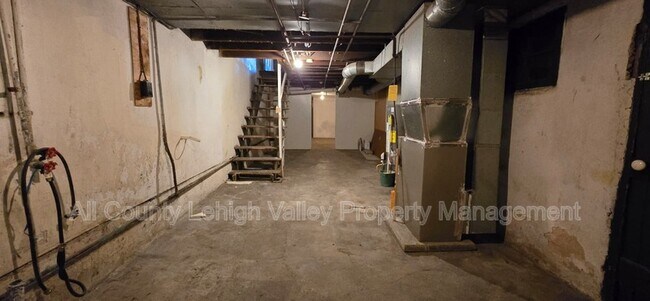 Building Photo - 818 N 4th St