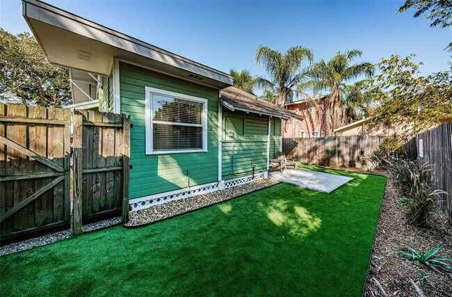 Building Photo - 1009 8th St N