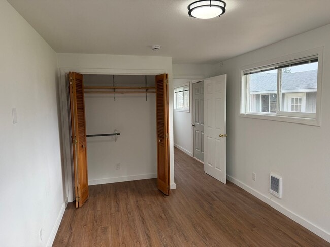 Building Photo - Updated 3 bedroom, 1 bath house in Creswell!