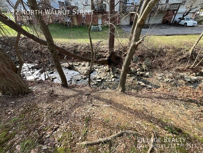 Building Photo - 492 N Walnut St
