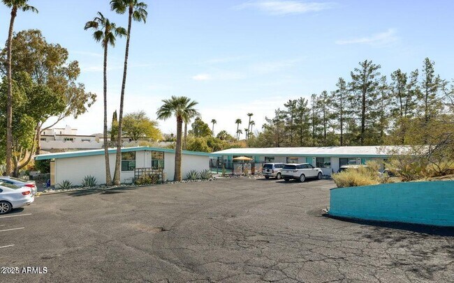 Building Photo - 7440 E Cave Creek Rd