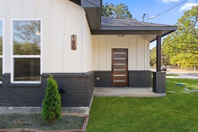 Building Photo - 150 Bandera Cir