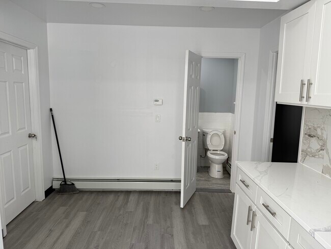 Building Photo - 16 Bailey Ave